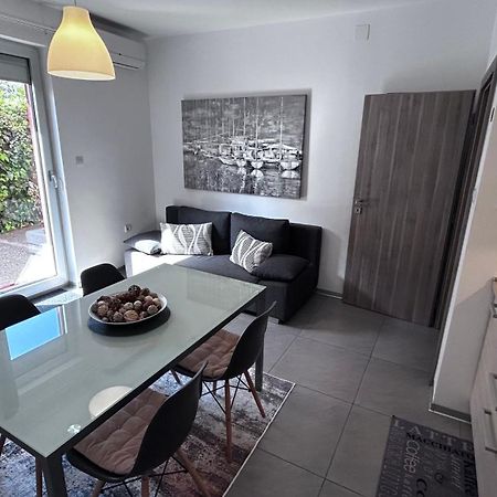 Ivni Apartmani Novigrad  Luaran gambar