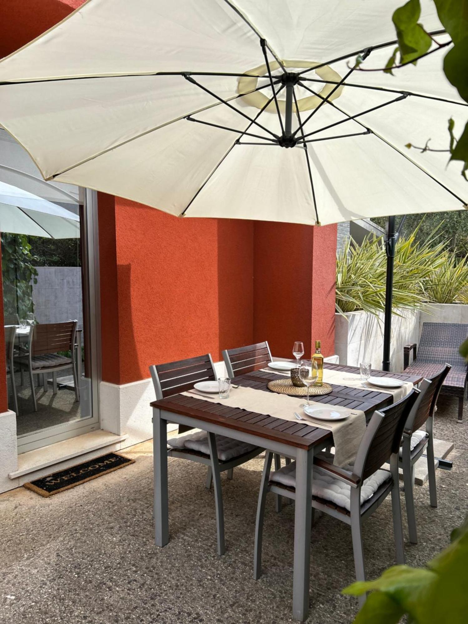Ivni Apartmani Novigrad  Luaran gambar