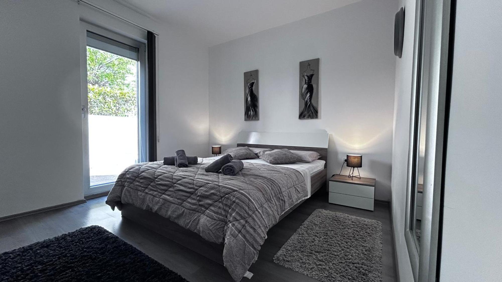 Ivni Apartmani Novigrad  Luaran gambar