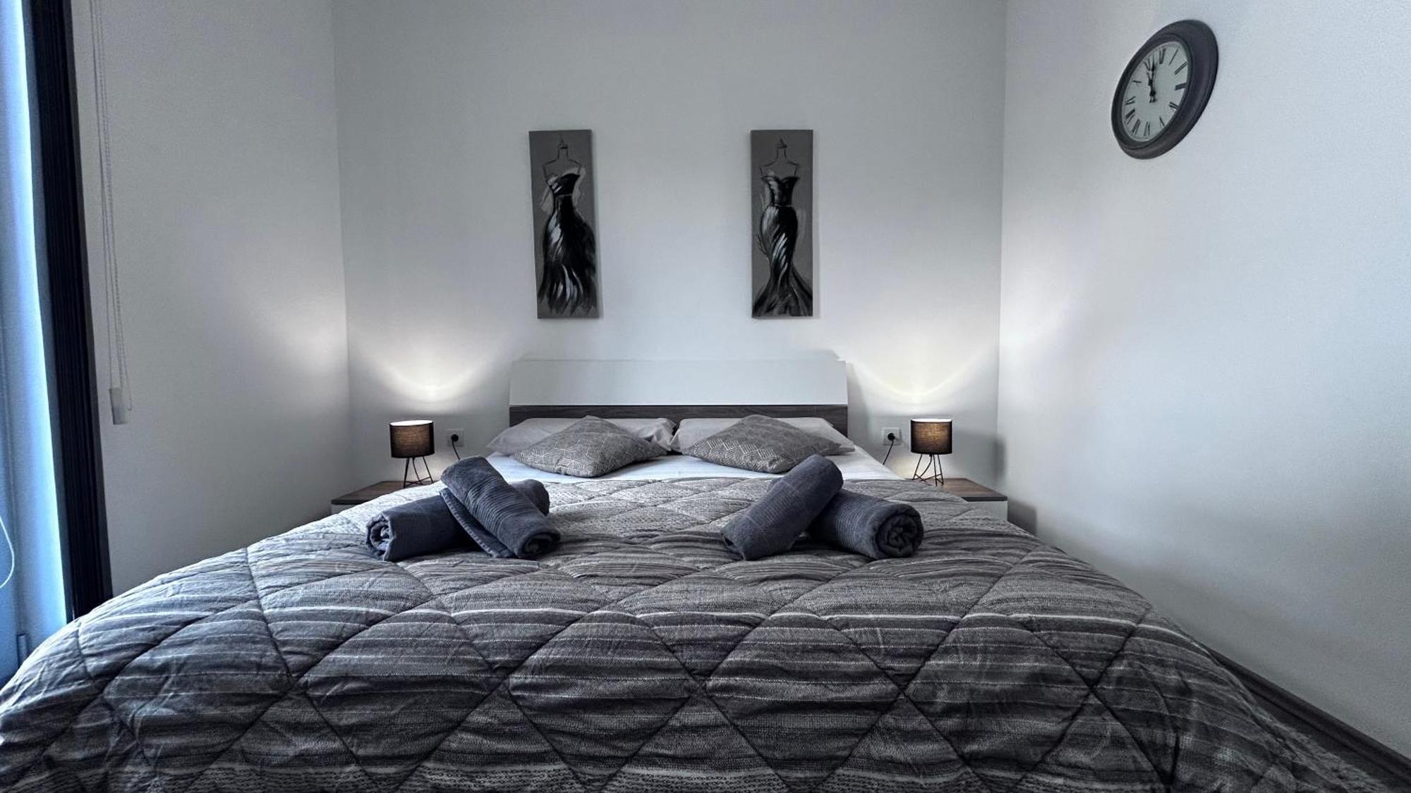 Ivni Apartmani Novigrad  Luaran gambar