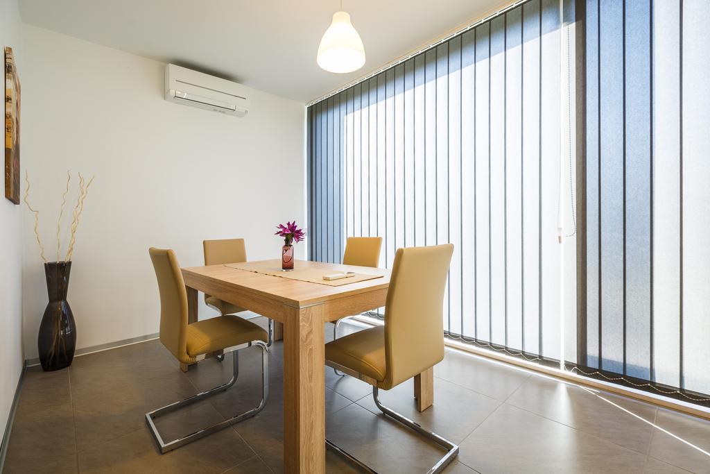 Ivni Apartmani Novigrad  Bilik gambar