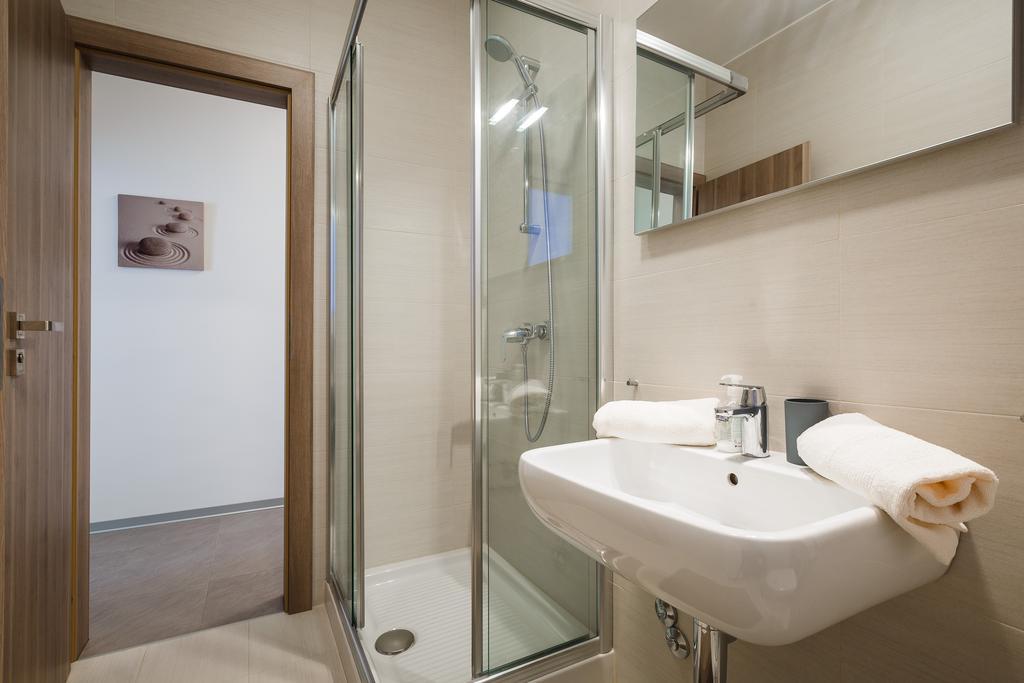 Ivni Apartmani Novigrad  Bilik gambar