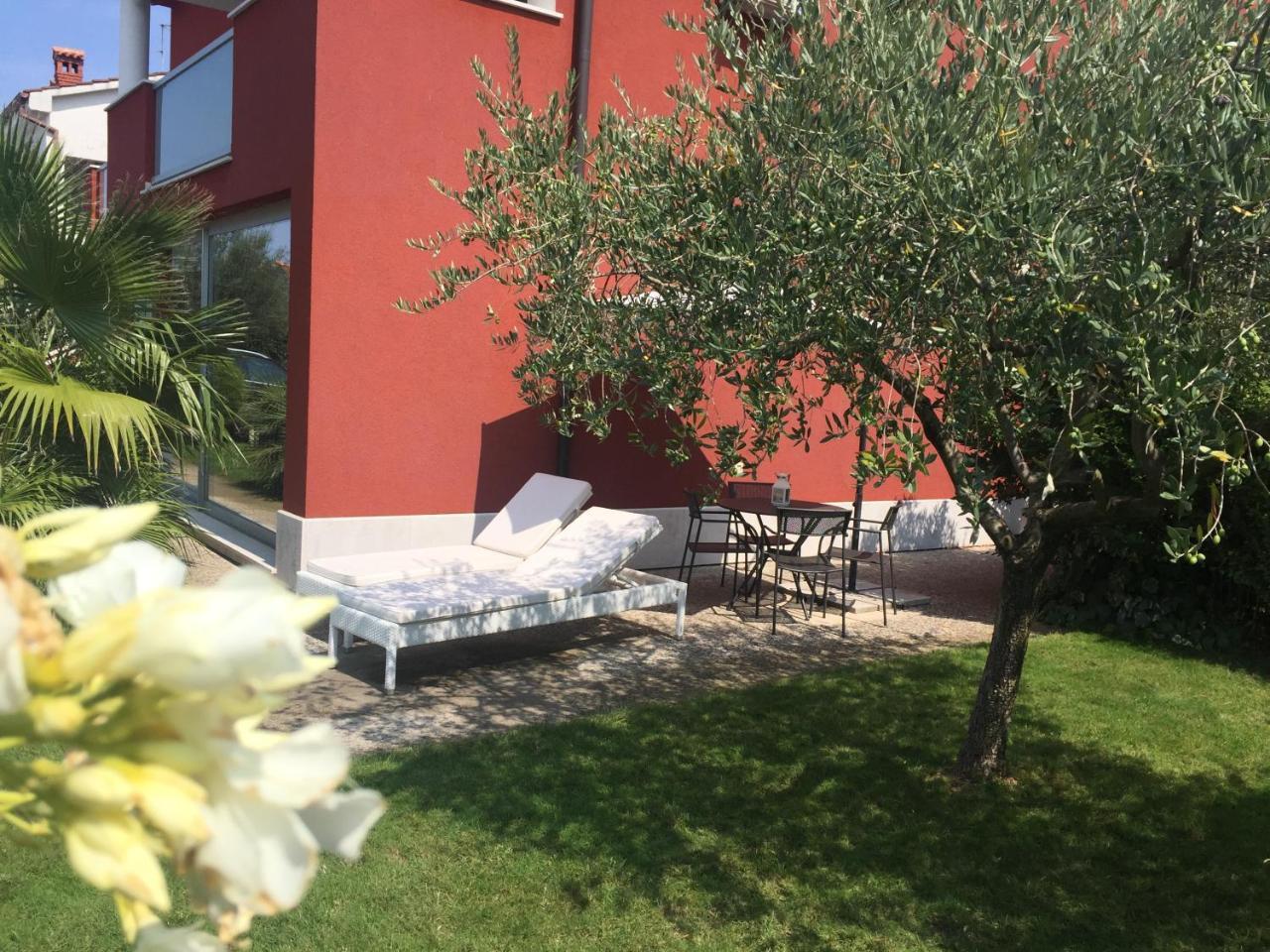 Ivni Apartmani Novigrad  Luaran gambar