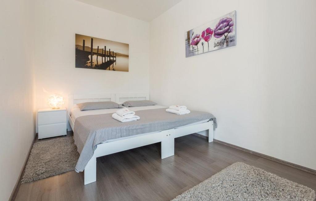 Ivni Apartmani Novigrad  Luaran gambar